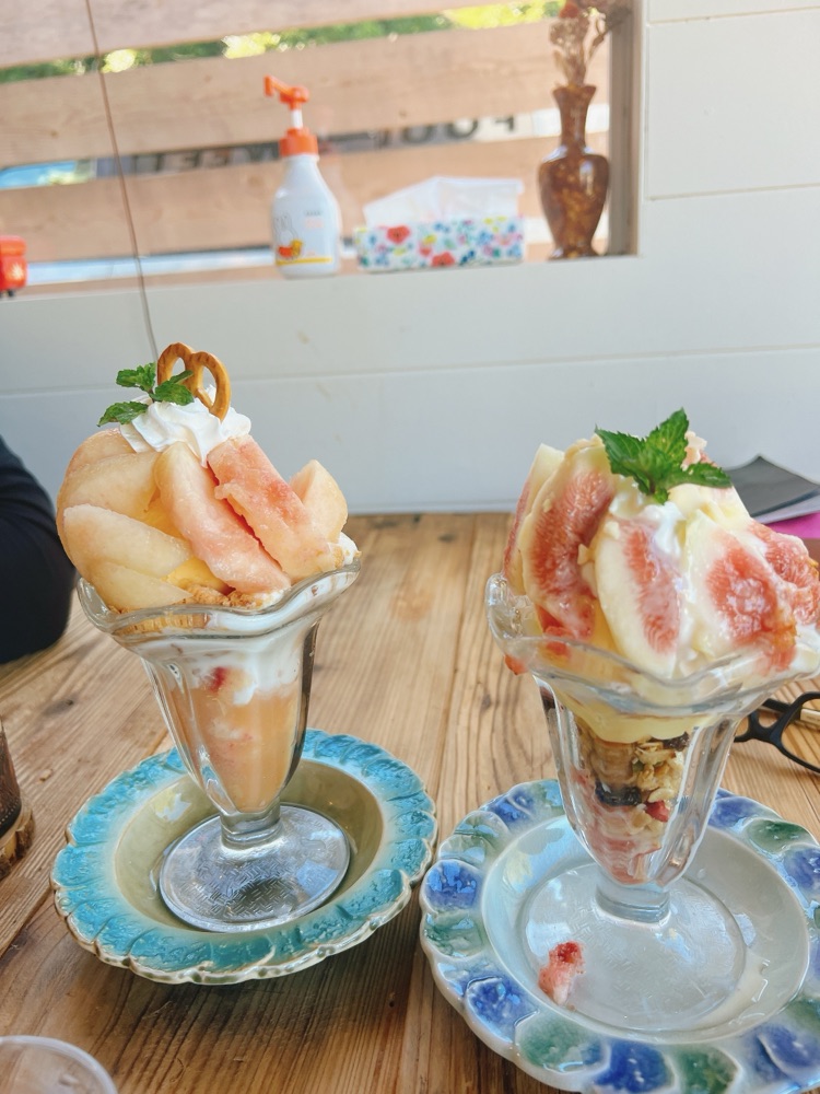 桃といちじくのパフェ